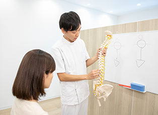 お子様からご高齢の方まで誰でも受けられる安全な施術だから